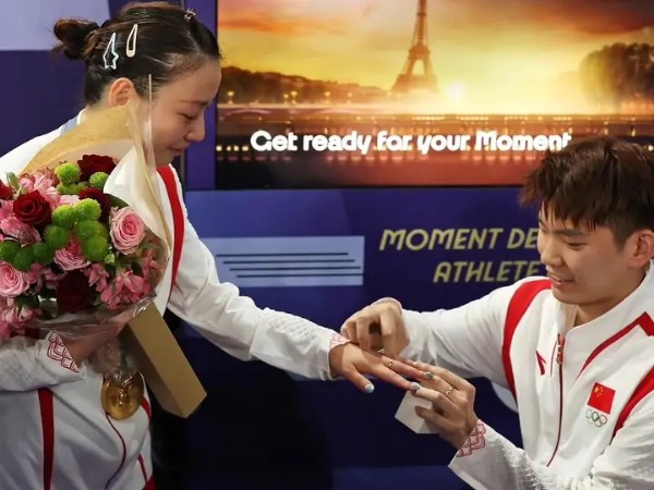 Momen Bintang China Huang Yaqiong Dilamar Sesaat Raih Emas Olimpiade