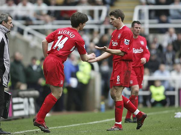 Cerita Kesedihan Steven Gerrard Atas Kepergian Xabi Alonso dari Liverpool