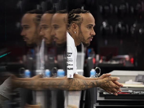 Lewis Hamilton Bakal Menangkan Gelar Juara Dunia Bersama Ferrari