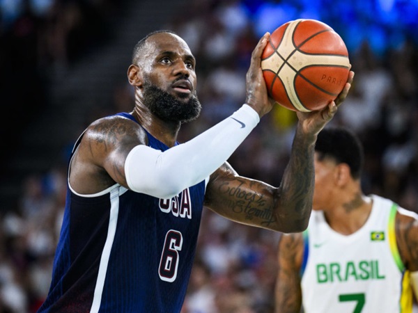 LeBron James harus Tinggalkan Lapangan Saat Hajar Brasil