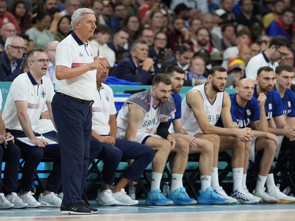 Bogdan Bogdanovic acungi jempol kinerja pelatih Serbia di Olimpiade Paris 2024.