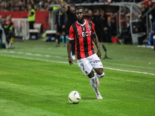 Demi memberi ruang bagi Jeremie Boga, AS Roma dilaporkan siap mendepak Paulo Dybala dari Stadion Olimpico / via Getty Images