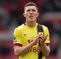 Menangkan Pelombaan Dara O'Shea, Bek Burnley Segera Merapat ke Brentford