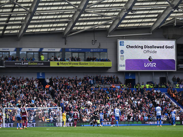 Mencermati Lambat dan Cepatnya Pengambilan Keputusan VAR di Premier League