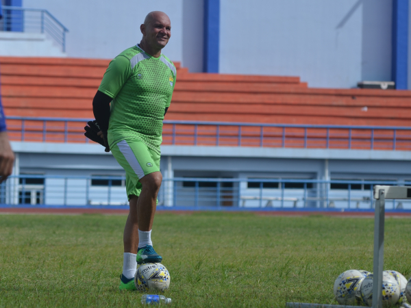 Pelatih kiper Persib, Luizinho Passos