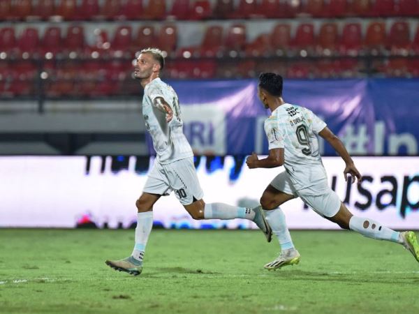 Persib gagal meraih kemenangan atas Dewa United setelah bermain imbang 2-2