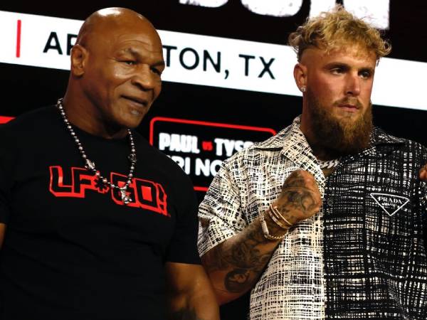 Mike Tyson (kiri) dan Jake Paul. (Foto: ESPN)