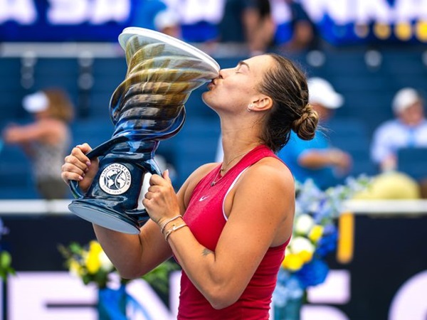 Aryna Sabalenka Angkat Trofi Kemenangan Pertama Di Cincinnati