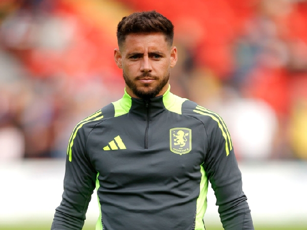 Nottingham Forest mengincar bek kiri Aston Villa, Alex Moreno