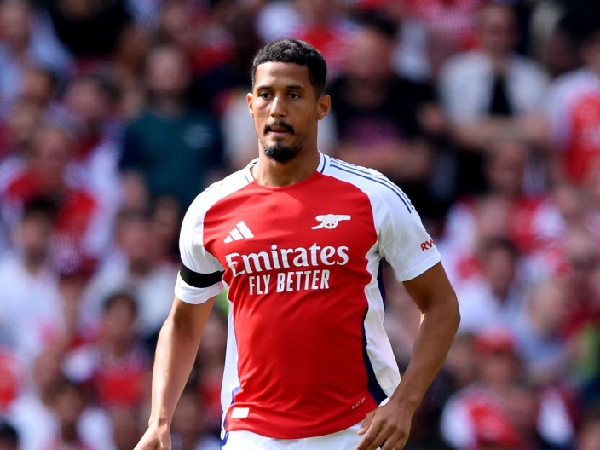 Bek andalan Arsenal, William Saliba