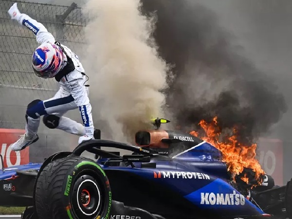 Logan Sargeant Selamat Usai Mobilnya Terbakar di FP3 GP Belanda