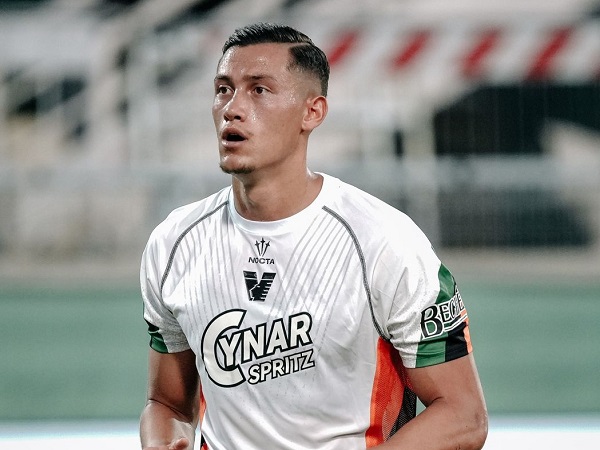 Pemain bertahan timnas Indonesia, Jay Idzes saat melakoni debut di Serie A