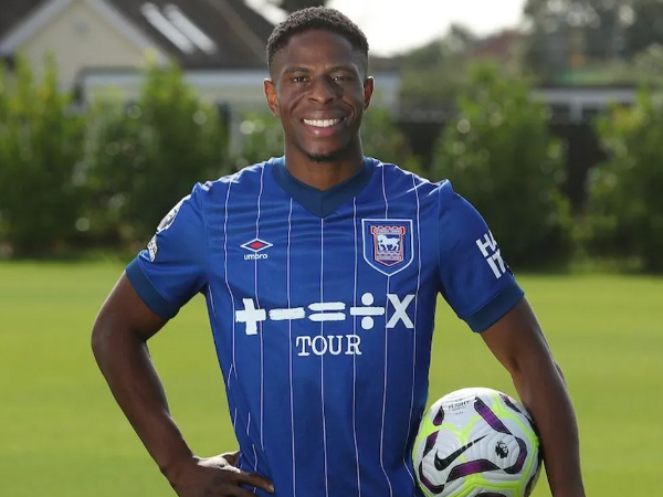 Perekrutan Ke-12, Chiedozie Ogbene Resmi Bergabung dengan Ipswich Town