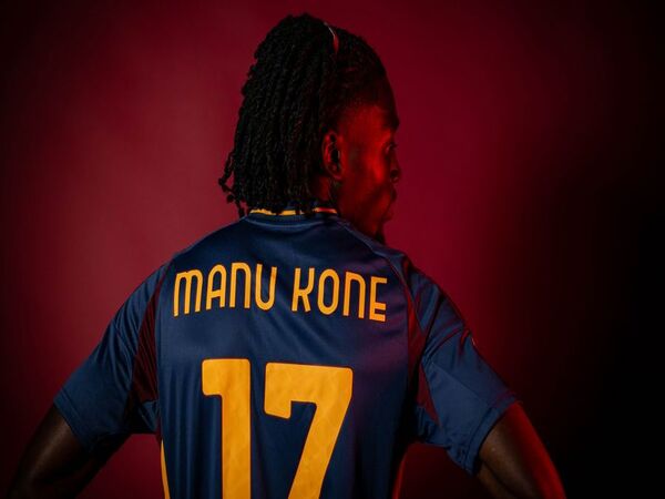 AS Roma resmi mendatangkan Manu Kone dari Borussia Monchengladbach. Gelandang asal Prancis dikontrak selama lima musim hingga 30 Juni 2029 / via AS Roma Official