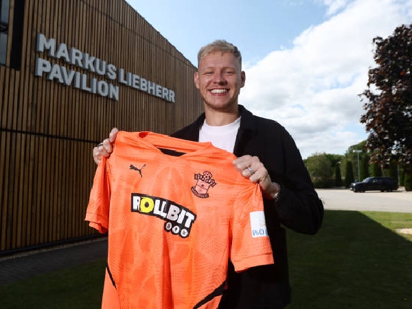 Arsenal menjual Aaron Ramsdale ke Southampton