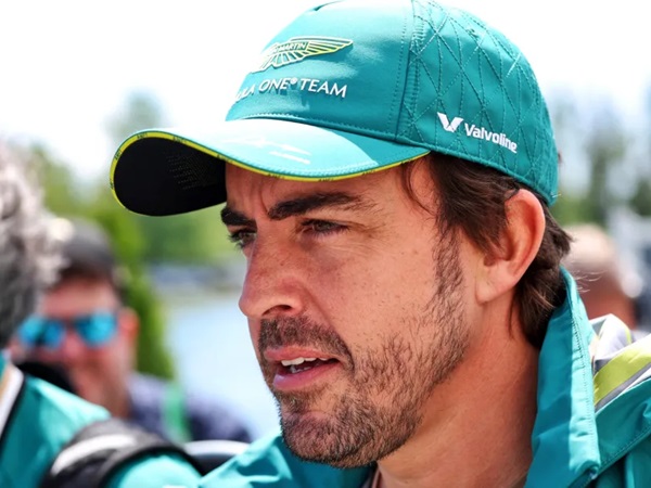 Fernando Alonso Bahas Mengenai Rumor Adrian Newey