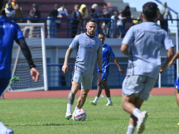 Gelandang Persib, Marc Klok