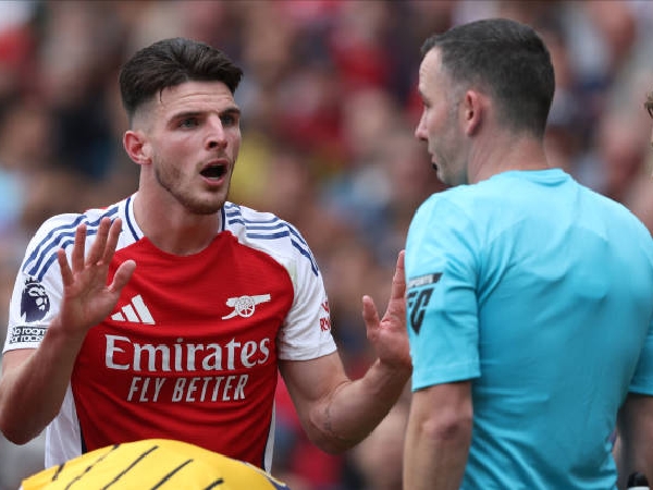 Declan Rice menerima kartu merah kontroversial saat Arsenal melawan Brighton