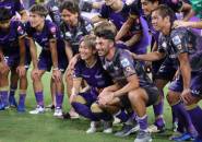 Hattrick Tolgay Arslan Bawa Sanfrecce Hiroshima Puncaki J.League