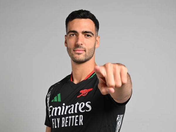 Mikel Merino harus menunda debutnya bersama Arsenal