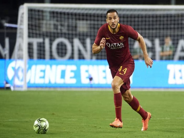 Kostas Manolas membantah pemberitaan di Italia yang menyebut dirinya bakal comeback memperkuat AS Roma pasca hengkangnya Chris Smalling / via Getty Images