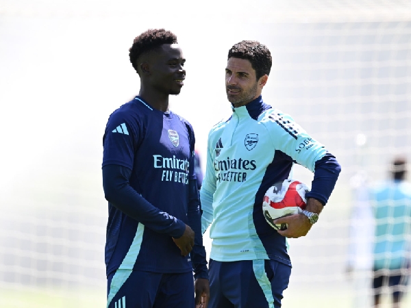 Bukayo Saka dan Mikel Arteta