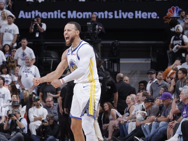 Stephen Curry tak mau tinggalkan Warriors pada sisa kariernya.