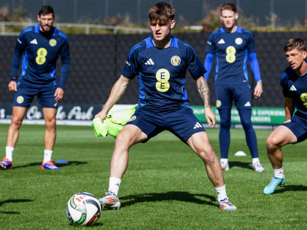 Cedera Tak Hentikan Semangat Ben Doak, John McGinn Lempar Pujian