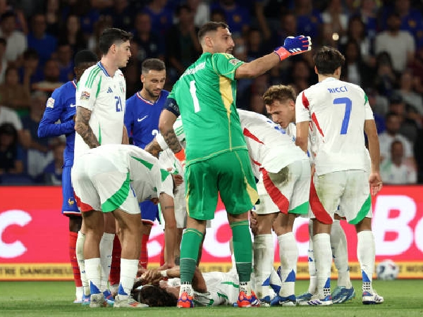 Riccardo Calafiori mengalami cedera aneh saat Italia mengalahkan Prancis di EUFA Nations League, Sabtu (7/9)