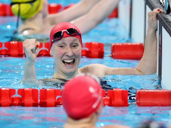 Faye Rogers bereaksi setelah mengetahui dirinya memenangi nomor 100 meter gaya kupu-kupu S10. (Foto: AP)