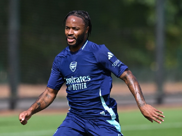 Chelsea meminjamkan Raheem Sterling ke Arsenal