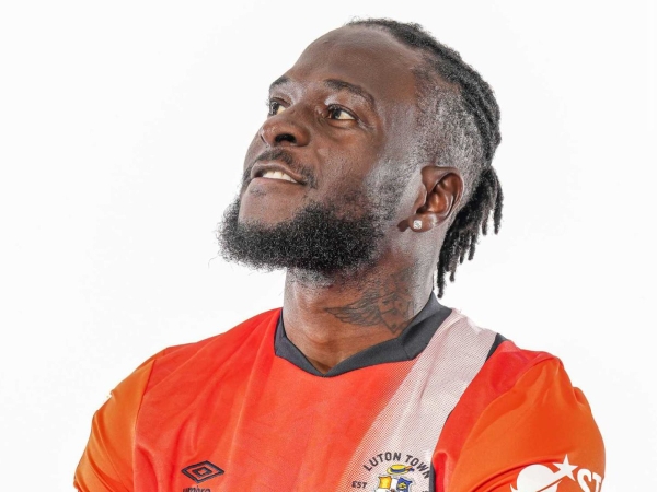 Luton Town mendapatkan tanda tangan Victor Moses