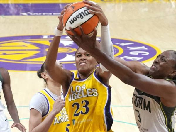 Pemain center Los Angeles Sparks, Azurá Stevens. (Foto: AP)