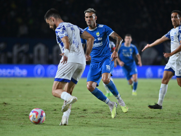 Persib Bandung sukses mengalahkan PSIS 2-1