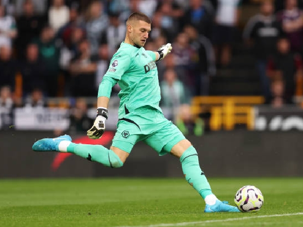 Kiper Newcastle United, Nick Pope, dipuji oleh Eddie Howe