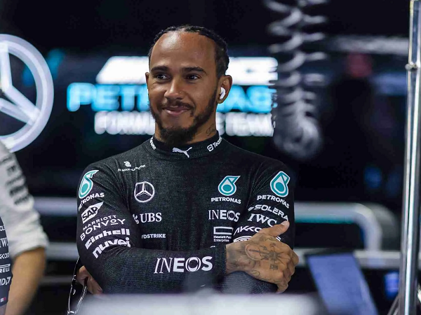 Lewis Hamilton frustasi tak bisa kendarai W15 dengan nyaman di Baku.