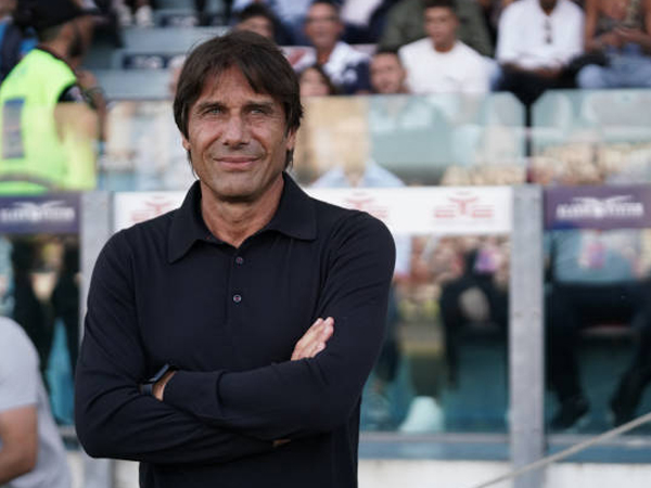 Napoli Bungkam Cagliari, Antonio Conte Soroti Kondisi Lapangan dan Angin