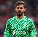 Alisson Becker Beri Pujian Khusus Bagi Mike Maignan