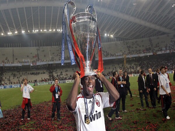 Eks gelandang AC Milan dan Real Madrid yaitu Clarence Seedorf, memberikan prediksinya jelang pagelaran kompetisi Liga Champions musim 2024/25 / via AP Photo