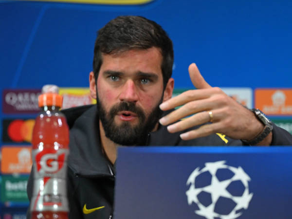 Terasa Familiar, Alisson Becker Bahas Ide-ide Baru Arne Slot di Liverpool