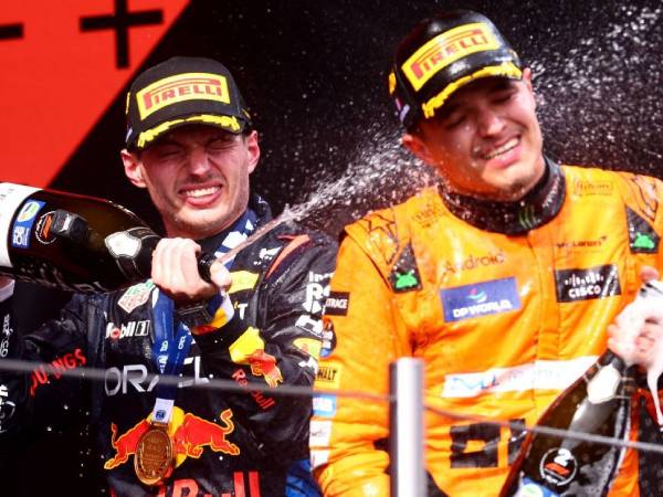 Max Verstappen (kiri) dan Lando Norris. (Foto: F1 Racing)