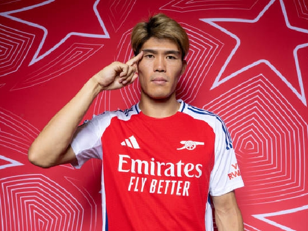 Takehiro Tomiyasu menghadapi persaingan ketat di Arsenal