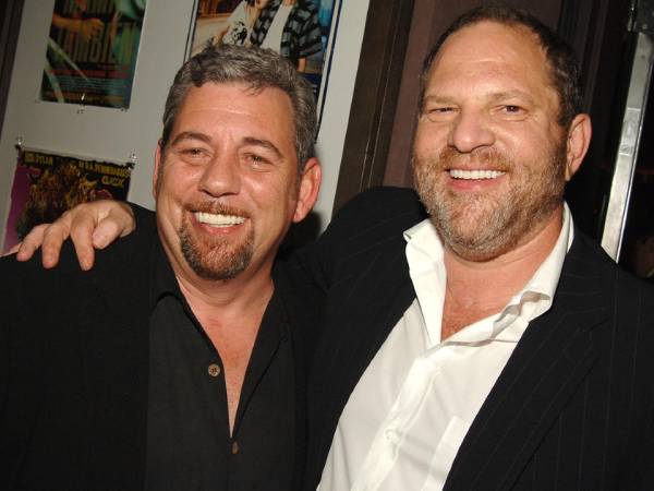 James Dolan (kiri) dan Harvey Weinstein. (Foto: Us People)