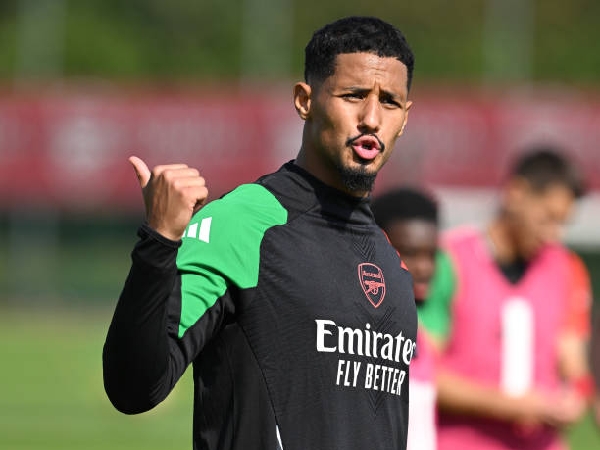 Bek Arsenal, William Saliba