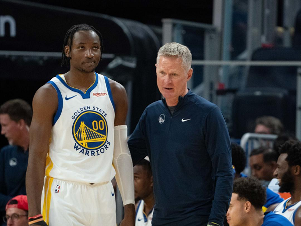 Jonathan Kuminga sebut hubungannya dengan Steve Kerr baik-baik saja.