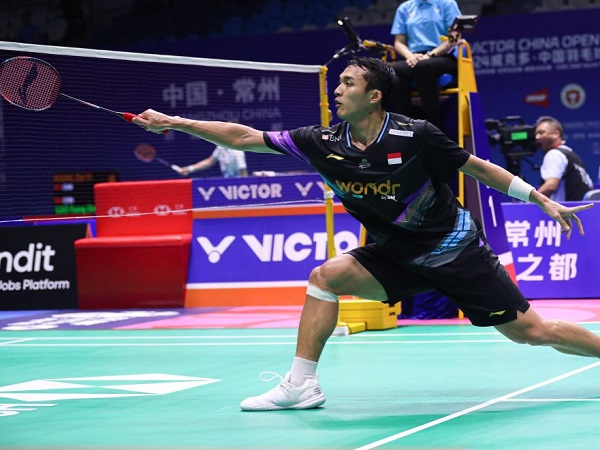 Jonatan Christie akui kondisi lapangan berubah saat kalah dari Weng Hong Yang.