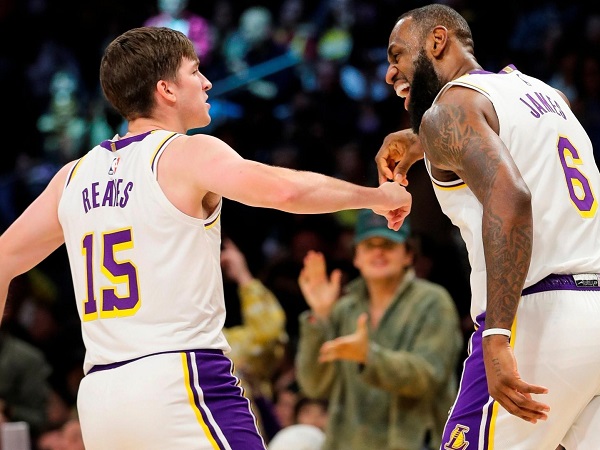 Austin Reaves timba ilmu sebanyak mungkin dari LeBron James.