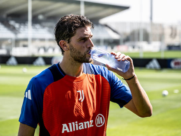 Manuel Locatelli Ungkap Pengalaman Awal Berlatih Bersama Kaka di AC Milan