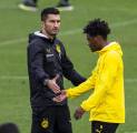 Nuri Sahin Komentari Menit Bermain Julien Duranville dan Maximilian Beier