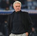 Kelakuan Absurd Jose Mourinho Bikin Wasit Kasih Kartu Kuning